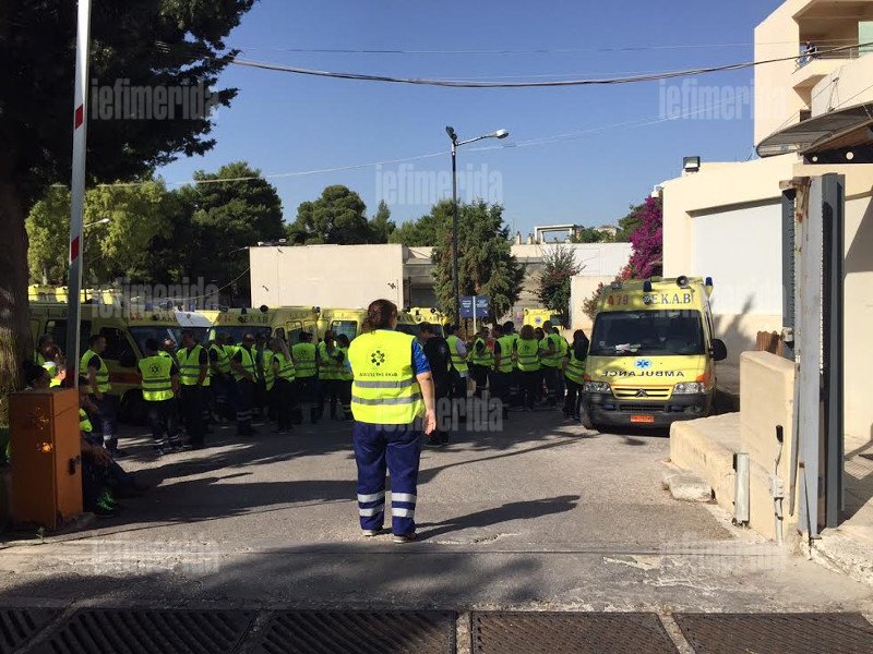 Συγκέντρωση διαμαρτυρίας των εργαζομένων στο ΕΚΑΒ -Διεκδικούν τα δεδουλευμένα τους | iefimerida.gr 7