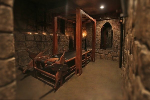 kinkbnb - Η νέα υπηρεσία που νοικιάζει σαδομαζοχιστικά σπίτια [εικόνες] | iefimerida.gr 3