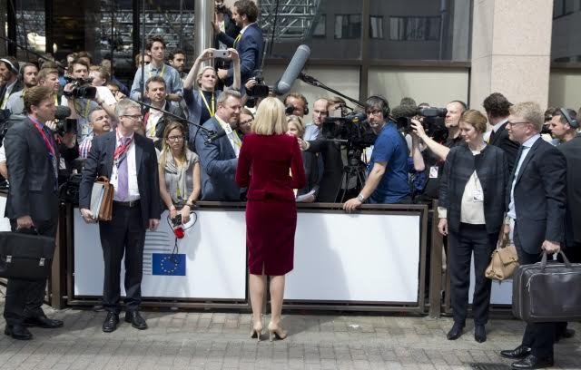 Το βελούδινο ταγιέρ της Χέλε τρέλανε τη Σύνοδο Κορυφής [εικόνες] | iefimerida.gr 2