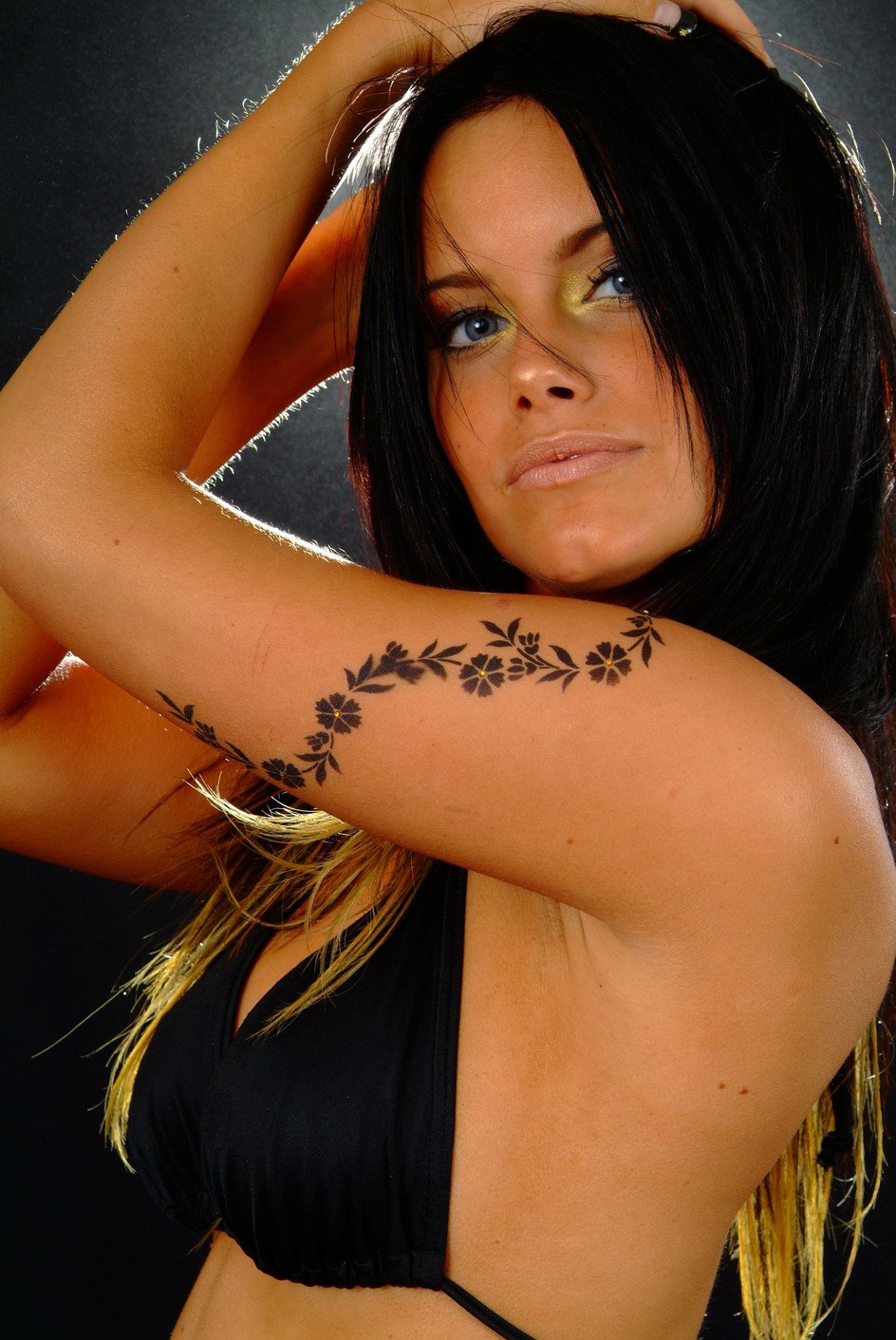 Ζωή σαν παραμύθι: Πώς μια πρώην σερβιτόρα σε ριάλιτι θα παντρευτεί τον πρίγκιπα της Σουηδίας [εικόνες] | iefimerida.gr 0