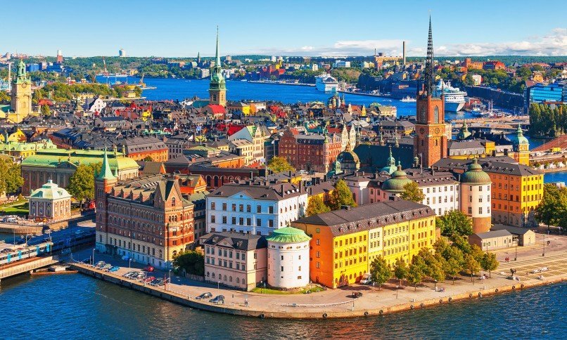 Εκεί τίποτα δεν είναι μουντό -Μια από τις πιο πολύχρωμες πόλεις της Ευρώπης βρίσκεται σε ελληνικό νησί [εικόνες] | iefimerida.gr 9