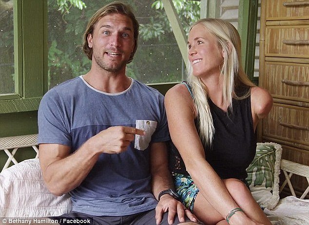 Της έφαγε το χέρι καρχαρίας αλλά δεν το έβαλε κάτω -Η εγκυμοσύνη, το παιδί [εικόνες] | iefimerida.gr 8