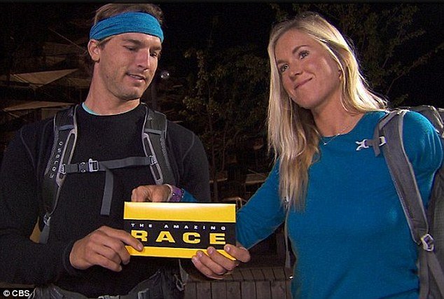 Της έφαγε το χέρι καρχαρίας αλλά δεν το έβαλε κάτω -Η εγκυμοσύνη, το παιδί [εικόνες] | iefimerida.gr 9