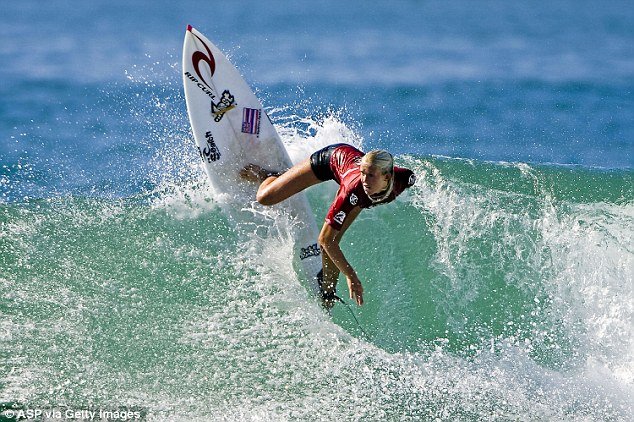 Της έφαγε το χέρι καρχαρίας αλλά δεν το έβαλε κάτω -Η εγκυμοσύνη, το παιδί [εικόνες] | iefimerida.gr 1