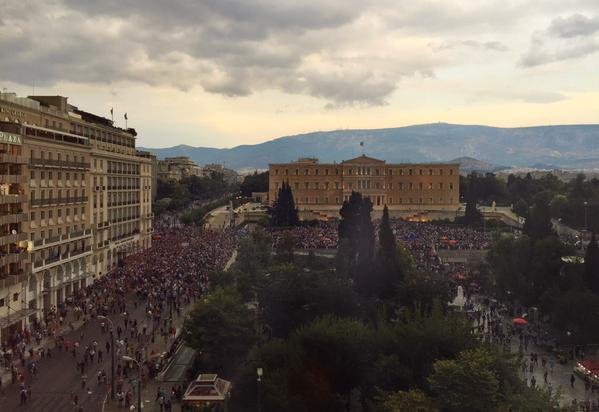 Χιλιάδες διαδηλωτές στο Σύνταγμα: Φώναξαν μέσα στη βροχή υπέρ του «ναι» στο δημοψήφισμα [εικόνες & βίντεο] | iefimerida.gr 5
