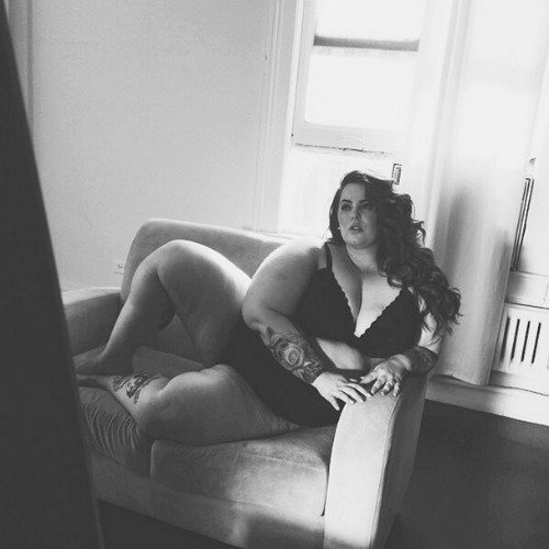 Plus size μοντέλο κατά των επικριτών του: Το νούμερο στα ρούχα μου δεν με καθορίζει [εικόνες] | iefimerida.gr 4