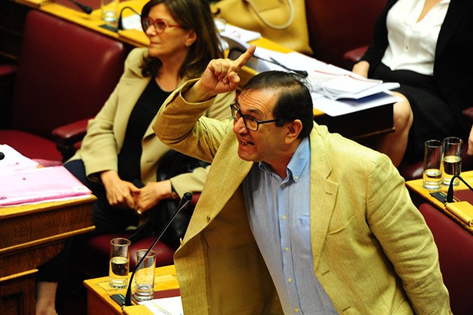 Ορμησαν οι βουλευτές του ΣΥΡΙΖΑ όταν ο Θεοδωράκης τους είπε «Δεν έχετε δουλέψει ποτέ!» [εικόνες] | iefimerida.gr 3
