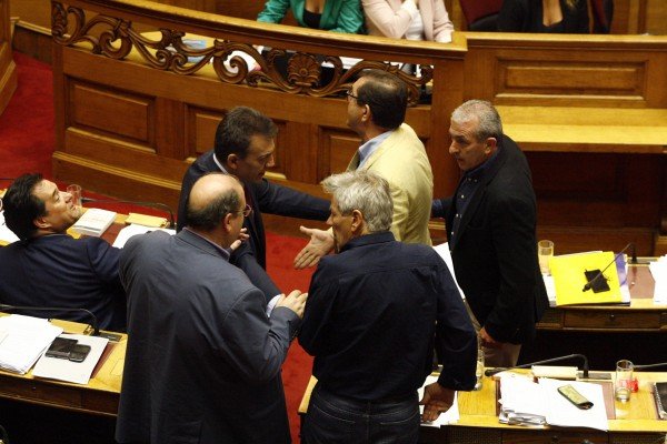 Ορμησαν οι βουλευτές του ΣΥΡΙΖΑ όταν ο Θεοδωράκης τους είπε «Δεν έχετε δουλέψει ποτέ!» [εικόνες] | iefimerida.gr 0