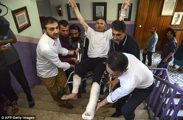 Τουρκικές εκλογές: Οι Κούρδοι πήγαν στις κάλπες ακόμη και με ανοιγμένα κεφάλια και σπασμένα πόδια [εικόνες] | iefimerida.gr 1