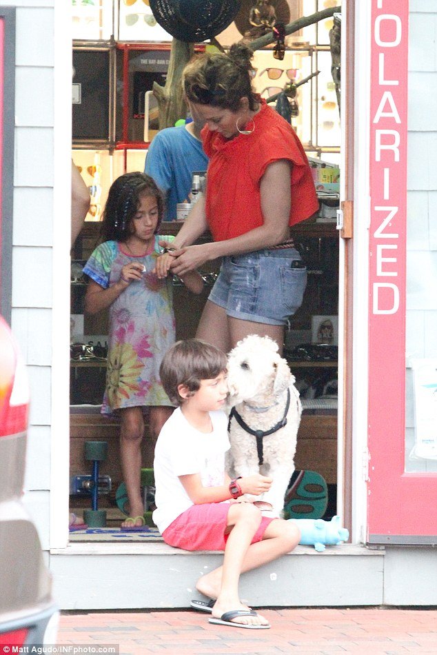 Αβαφη και σέξι στους δρόμους η Τζένιφερ Λόπεζ [εικόνες] | iefimerida.gr 2