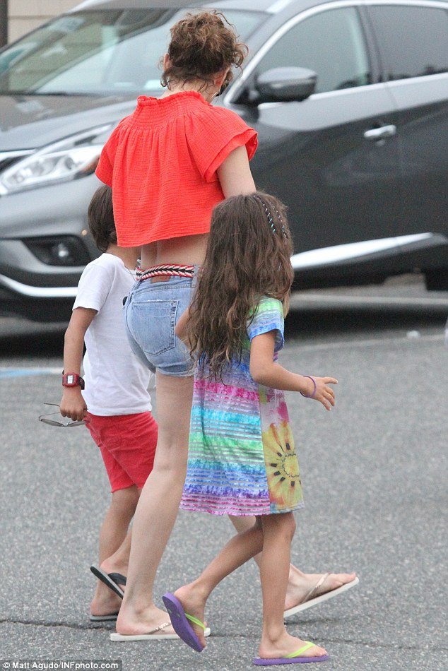 Αβαφη και σέξι στους δρόμους η Τζένιφερ Λόπεζ [εικόνες] | iefimerida.gr 4