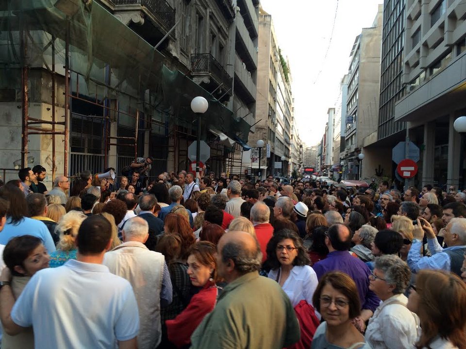 Τα ελευθέρων ηθών κορίτσια αιμοδότες της οικονομίας, το Γιαχνί Σοκάκι, το ΚΚΕ: Η Τρούμπα αποκαλύπτεται | iefimerida.gr 0