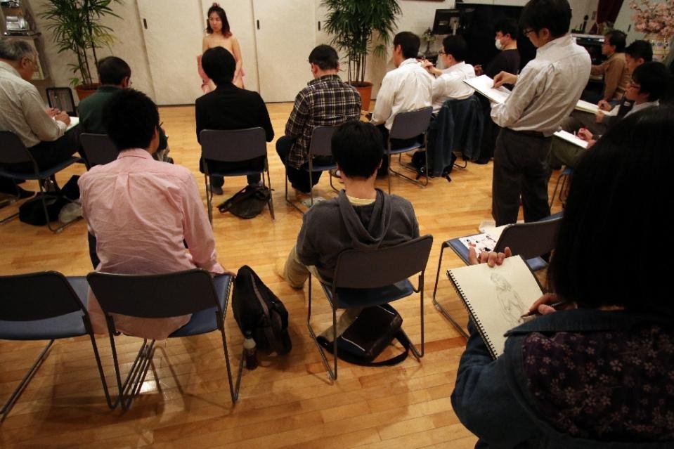 Παρθένος, ετών 40: Οι άνδρες στην Ιαπωνία πάνε μέχρι και σε Ακαδημίες για να μάθουν πώς είναι οι γυναίκες [εικόνες] | iefimerida.gr 0