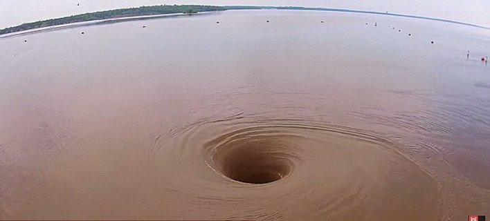 Η γιγάντια ρουφήχτρα που εμφανίστηκε σε λίμνη των ΗΠΑ [εικόνες] | iefimerida.gr 0