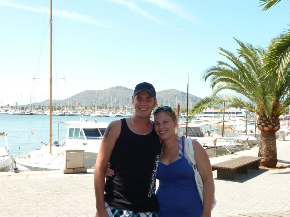 Ολλανδός στην Κω με 2 βαλίτσες ρούχα ντύνει μετανάστες [εικόνες] | iefimerida.gr 7