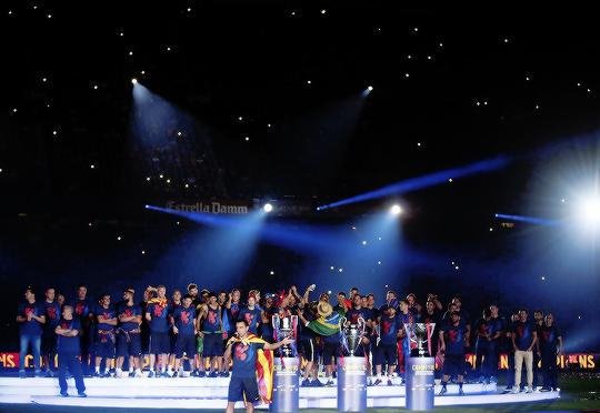 Η αποθέωση των Πρωταθλητών Ευρώπης - Λαοθάλασσα στη Βαρκελώνη, τρελό πάρτι στο «Καμπ Νου» [εικόνες & βίντεο] | iefimerida.gr 1