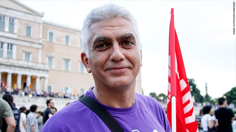 Το CNN πήγε και στις δύο διαδηλώσεις στο Σύνταγμα: «Τελικά είναι υπέρ ή κατά της Ευρώπης;» [εικόνες] | iefimerida.gr 4