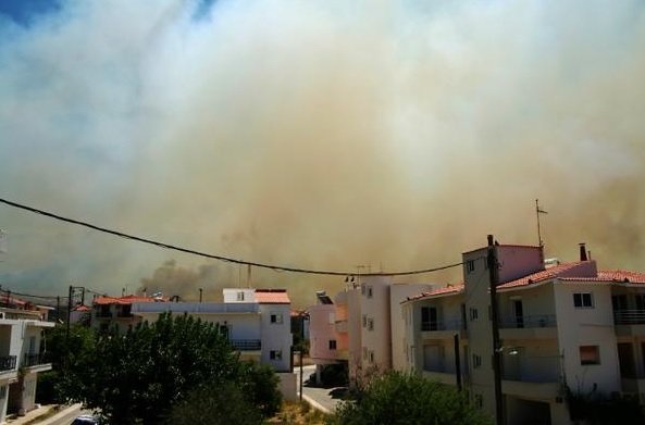 Ανεξέλεγκτη η φωτιά στη Νεάπολη Λακωνίας: Νεκρός ένας 58χρονος - Καίγονται καταστήματα μέσα στην πόλη [εικόνες & βίντεο] | iefimerida.gr 13