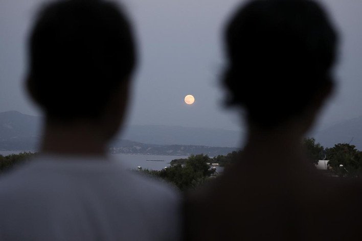 Το Blue Moon φωτίζει τη νύχτα - Η μαγευτική 2η πανσέληνος του Ιουλίου στον Αττικό ουρανό [εικόνες] | iefimerida.gr 4