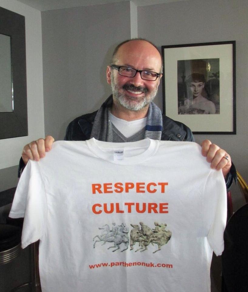 Greece Needs Love: Η καμπάνια αγάπης ενός μποέμ Ιταλού καθηγητή για την Ελλάδα [εικόνες & βίντεο] | iefimerida.gr 0