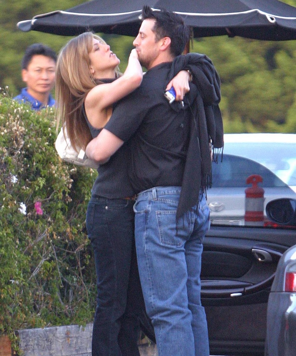 Απατούσε τον Μπραντ Πιτ η Τζένιφερ Ανιστον με συμπρωταγωνιστή της από τα «Φιλαράκια»; [εικόνες] | iefimerida.gr 2