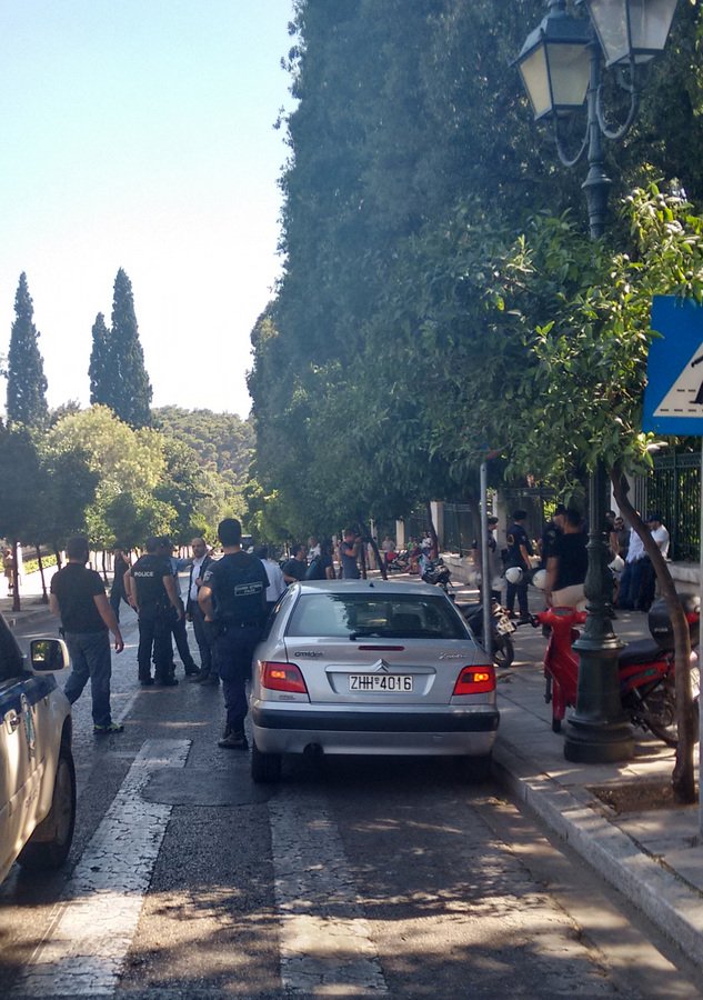 Αναρχικοί έξω από το Μέγαρο Μαξίμου | iefimerida.gr 4