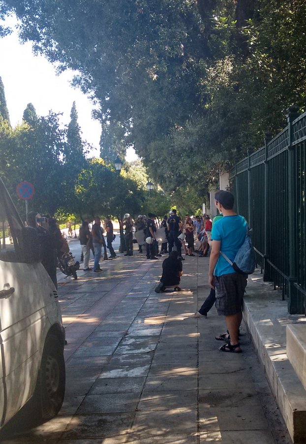 Αναρχικοί έξω από το Μέγαρο Μαξίμου | iefimerida.gr 5