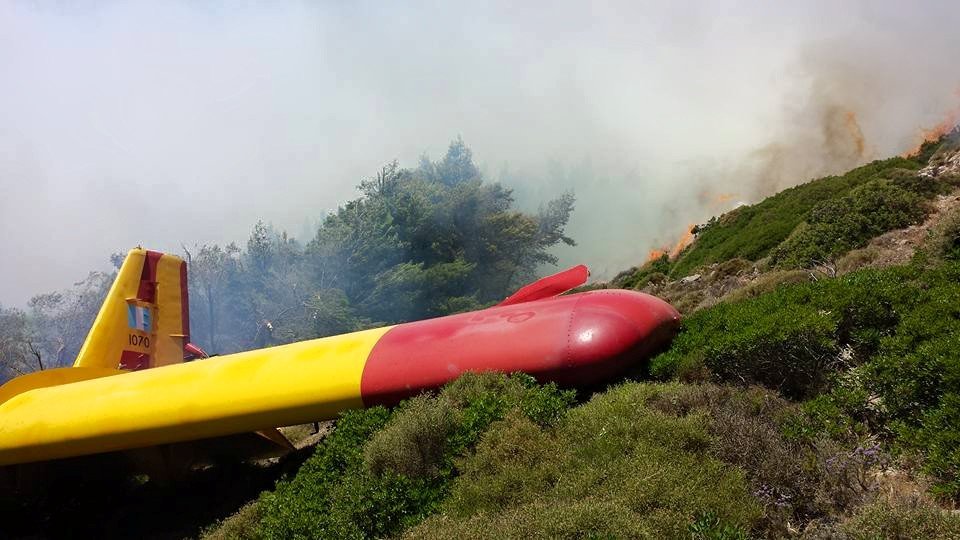 Ατύχημα με Καναντέρ που επιχειρούσε στη φωτιά στη Λακωνία [εικόνες από το σημείο] | iefimerida.gr 3