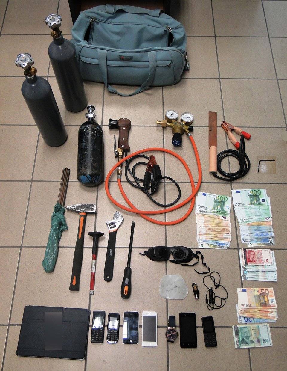 Ληστές «επιστήμονες» στη Θεσσαλονίκη -Λεία 255.000 ευρώ μέσα σε ένα μήνα [εικόνες] | iefimerida.gr 2