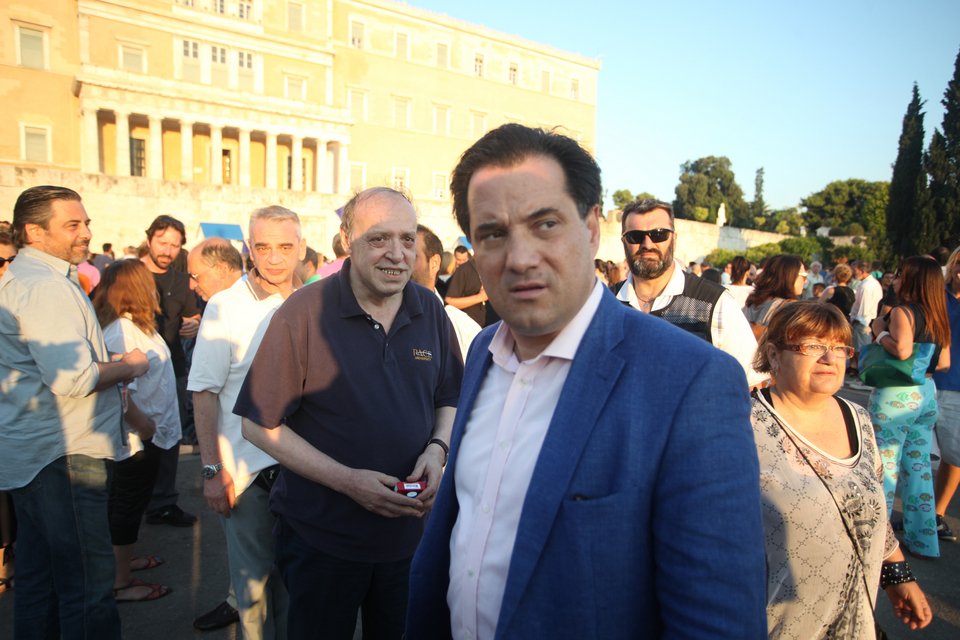 Ολοκληρώθηκε η συγκέντρωση των υποστηρικτών του «Μένουμε Ευρώπη» στο Σύνταγμα [εικόνες] | iefimerida.gr 6