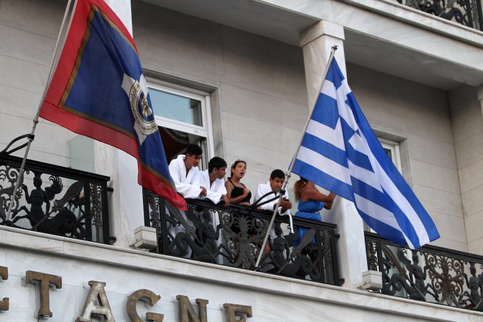 Ολοκληρώθηκε η συγκέντρωση των υποστηρικτών του «Μένουμε Ευρώπη» στο Σύνταγμα [εικόνες] | iefimerida.gr 11