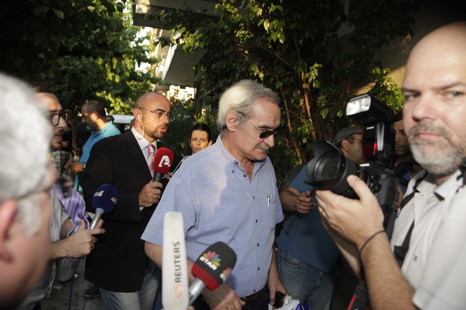 Επίθεση Λεουτσάκου σε δημοσιογράφους στη συνεδρίαση της Αριστερής Πλατφόρμας: Ποιος σας κάλεσε, είναι ιδιωτική συνάντηση [εικόνες] | iefimerida.gr 1