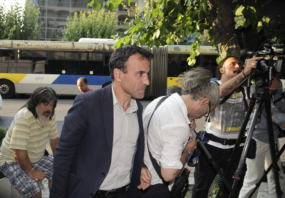 Επίθεση Λεουτσάκου σε δημοσιογράφους στη συνεδρίαση της Αριστερής Πλατφόρμας: Ποιος σας κάλεσε, είναι ιδιωτική συνάντηση [εικόνες] | iefimerida.gr 2