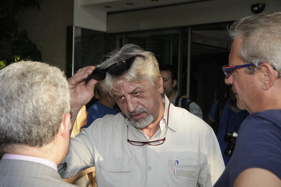 Επίθεση Λεουτσάκου σε δημοσιογράφους στη συνεδρίαση της Αριστερής Πλατφόρμας: Ποιος σας κάλεσε, είναι ιδιωτική συνάντηση [εικόνες] | iefimerida.gr 3