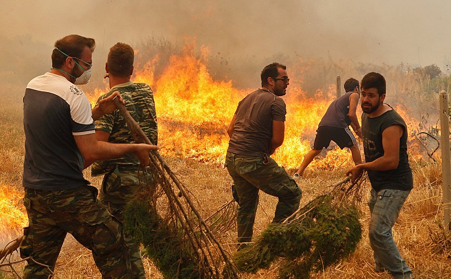 Ανεξέλεγκτη η φωτιά στη Νεάπολη Λακωνίας: Νεκρός ένας 58χρονος - Καίγονται καταστήματα μέσα στην πόλη [εικόνες & βίντεο] | iefimerida.gr 0