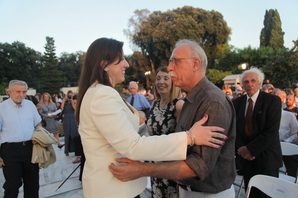 «Πόρτα» στη Ζωή από αρχηγούς κομμάτων και Πρόεδρο της Δημοκρατίας [εικόνες]  | iefimerida.gr 4