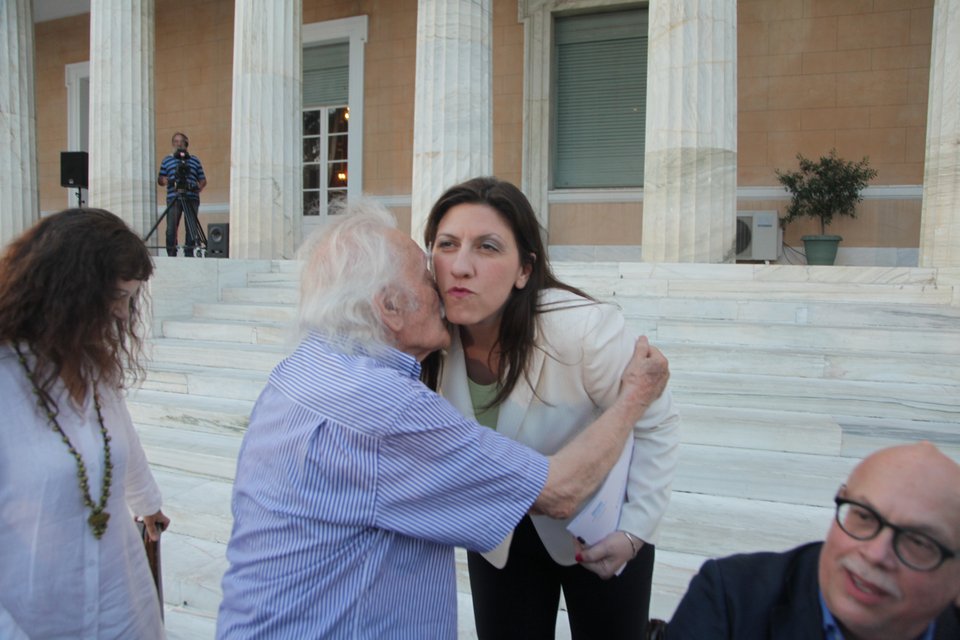 «Πόρτα» στη Ζωή από αρχηγούς κομμάτων και Πρόεδρο της Δημοκρατίας [εικόνες]  | iefimerida.gr 2