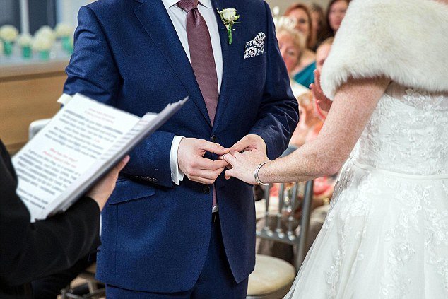 Παντρεύτηκαν για χάρη ενός ριάλιτι και ο γάμος τους ήδη καταρρέει [εικόνες] | iefimerida.gr 3