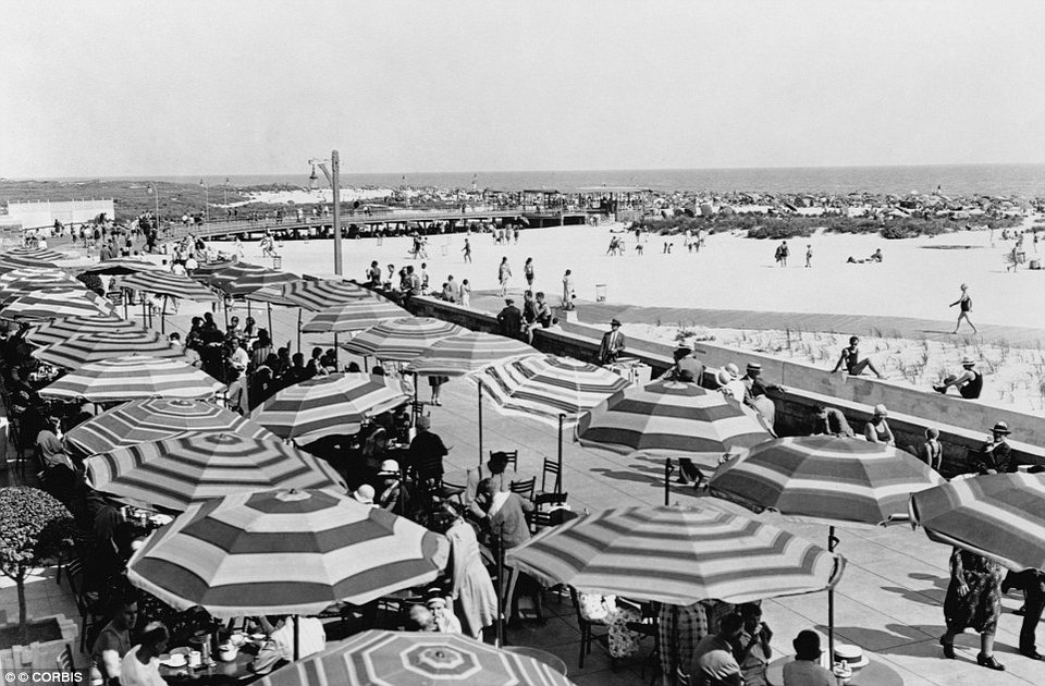 Διακοπές σε στιλ ρετρό: Εκπληκτικά στιγμιότυπα από παραλίες το 1880 [εικόνες] | iefimerida.gr 6