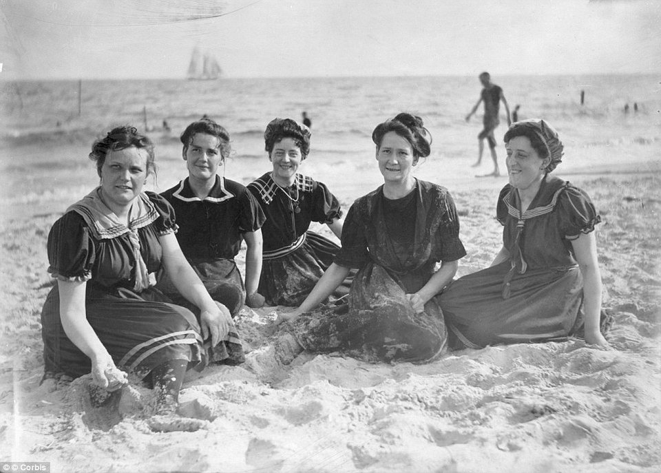 Διακοπές σε στιλ ρετρό: Εκπληκτικά στιγμιότυπα από παραλίες το 1880 [εικόνες] | iefimerida.gr 1