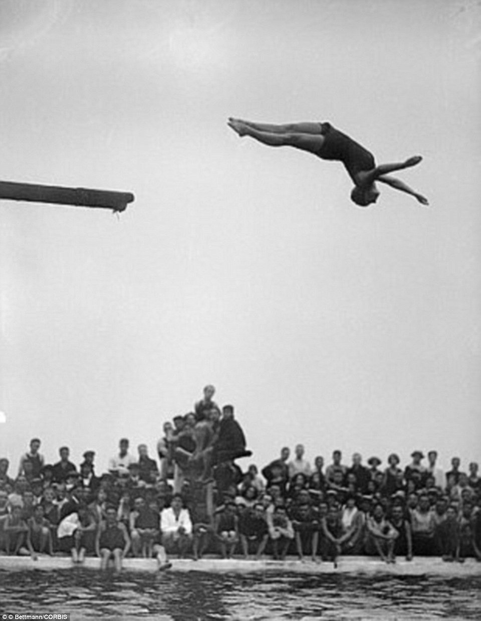 Διακοπές σε στιλ ρετρό: Εκπληκτικά στιγμιότυπα από παραλίες το 1880 [εικόνες] | iefimerida.gr 14