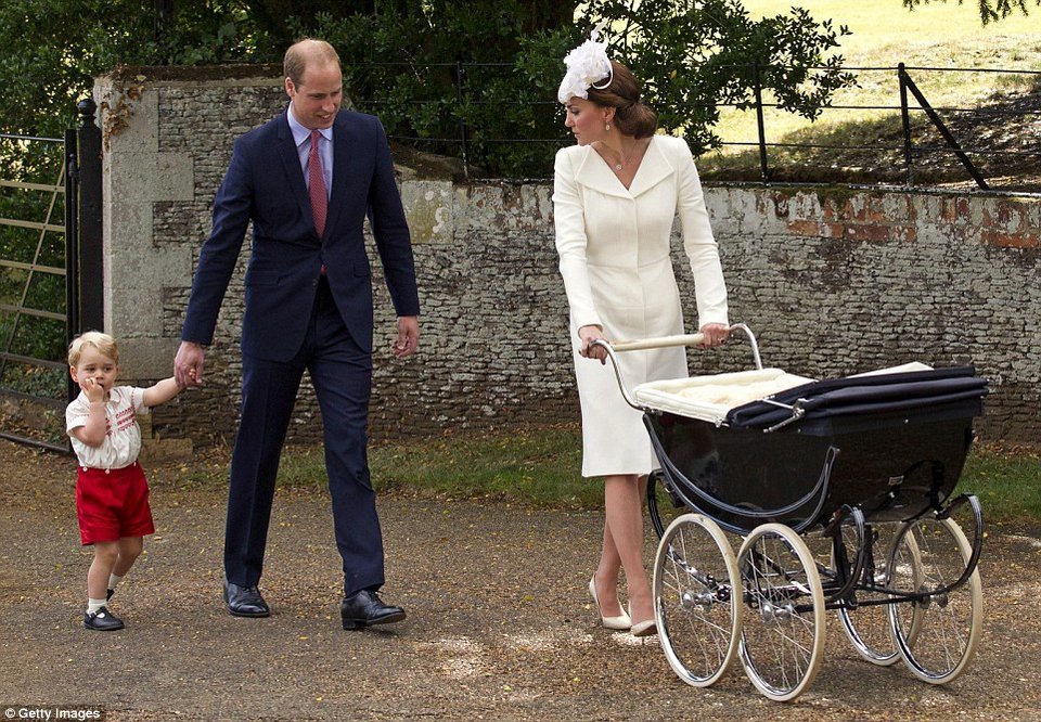 Ολα όσα έγιναν στη βάπτιση της πριγκίπισσας Σάρλοτ -Το McQueen της Μίντλετον και τα νάζια του μικρού Τζορτζ [εικόνες] | iefimerida.gr 21