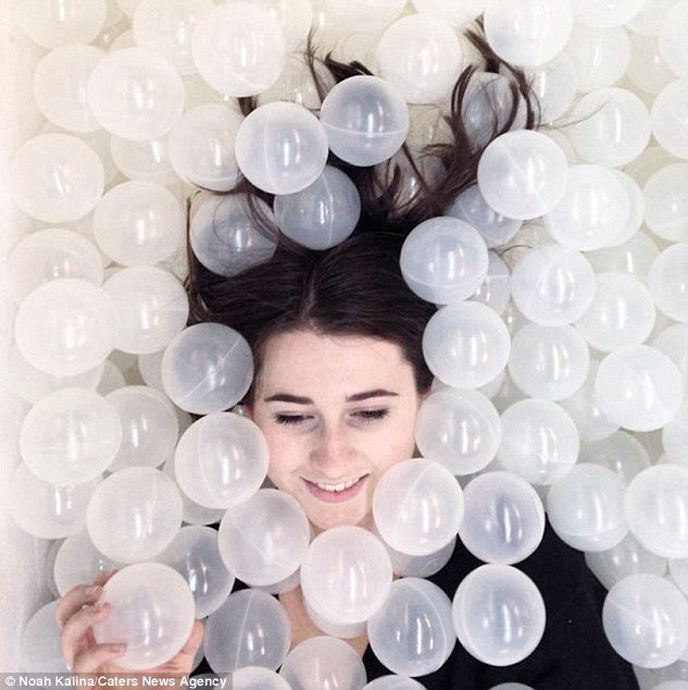 Ενας ωκεανός από φούσκες στο Μουσείο της Ουάσινγκτον: Εκπληκτικό διαδραστικό installation art [εικόνες] | iefimerida.gr 4