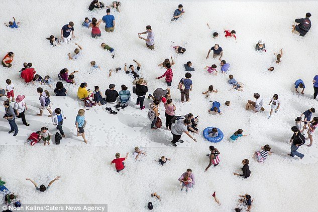Ενας ωκεανός από φούσκες στο Μουσείο της Ουάσινγκτον: Εκπληκτικό διαδραστικό installation art [εικόνες] | iefimerida.gr 2