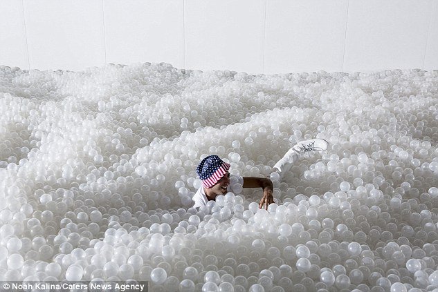 Ενας ωκεανός από φούσκες στο Μουσείο της Ουάσινγκτον: Εκπληκτικό διαδραστικό installation art [εικόνες] | iefimerida.gr 5