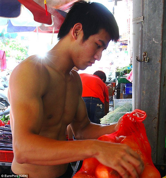 O σέξι μανάβης που έγινε ο νέος σταρ των social media [εικόνες] | iefimerida.gr 2