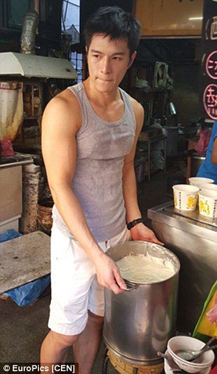 O σέξι μανάβης που έγινε ο νέος σταρ των social media [εικόνες] | iefimerida.gr 3