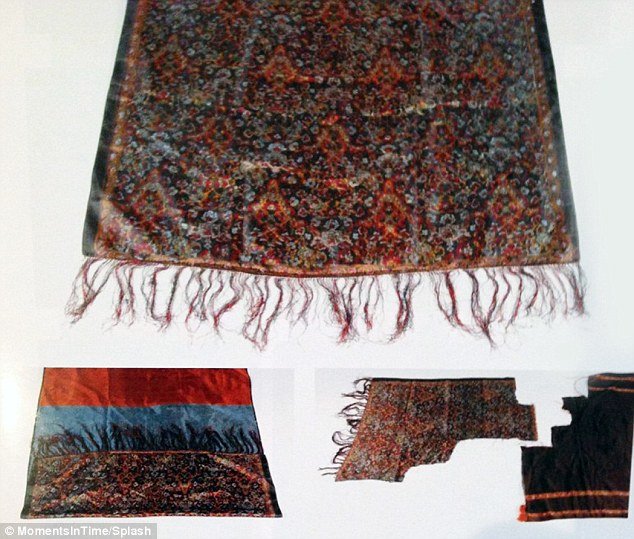 Σε δημοπρασία το ματωμένο σάλι που πρόδωσε τον θρυλικό Τζακ τον Αντεροβγάλτη [εικόνες] | iefimerida.gr 2