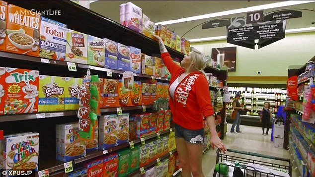 Τα βάσανα των ψηλών γυναικών: Πώς είναι η ζωή στα 2,10 ύψος [εικόνες] | iefimerida.gr 4