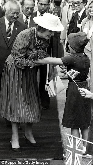 Χρωματιστά, σικάτα, φίνα -Η γκαρνταρόμπα της Θάτσερ εντυπωσιάζει και σήμερα [εικόνες] | iefimerida.gr 3